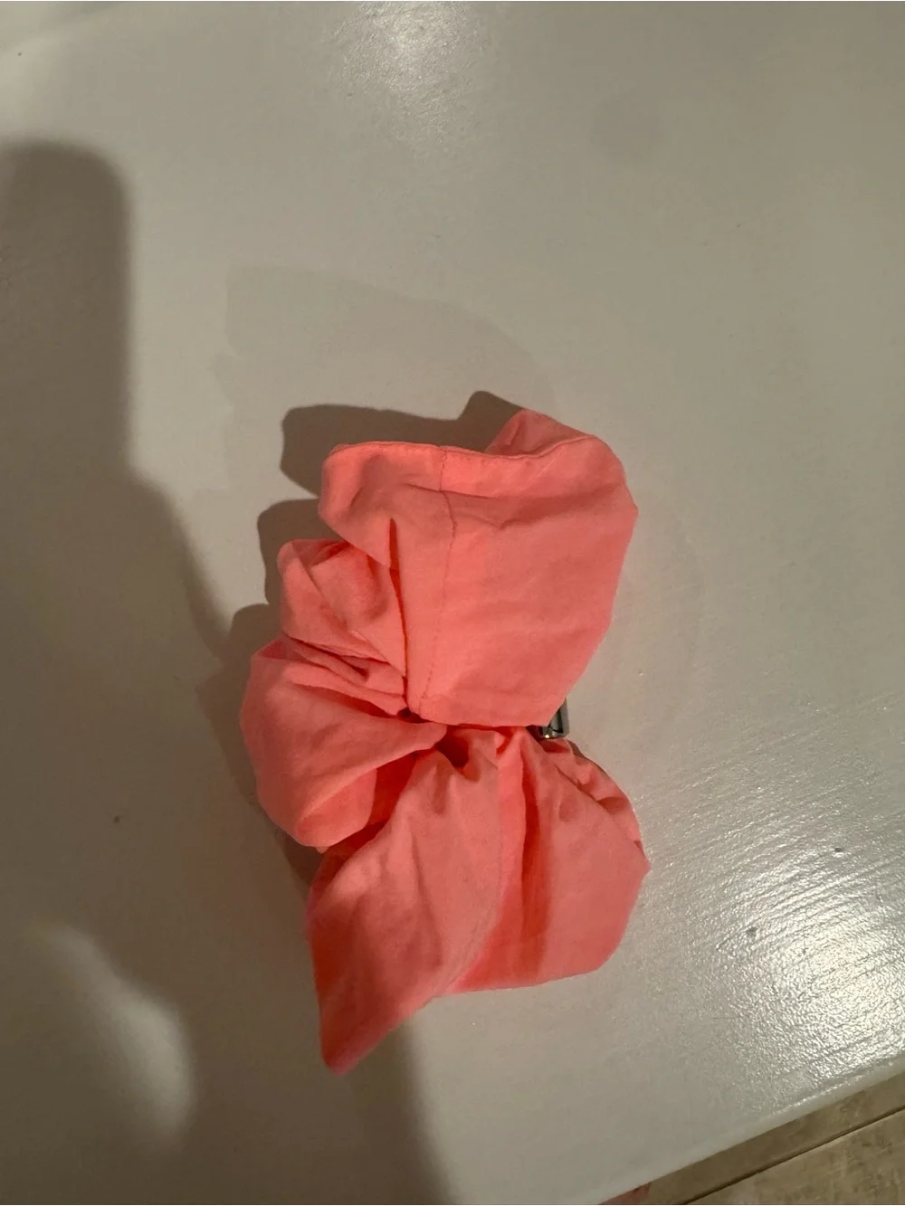 ALO Yoga Bead It Scrunchie Neon Bubbleguk